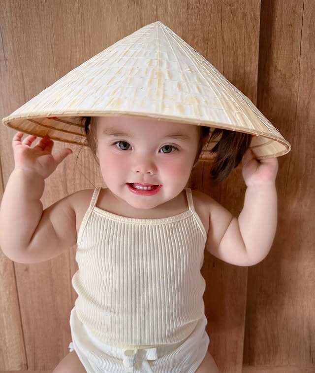 Vóc dáng bụ bẫm của Mật Ong khiến bao mẹ bỉm mê mệt.