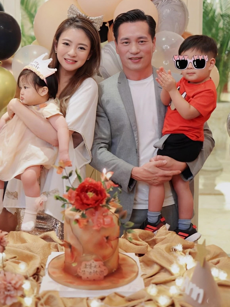 Chồng đại gia bị bắt vì lừa đảo, nữ diễn viên amp;#34;Những ngã rẽ cuộc đờiamp;#34; một mình đưa 2 con đi viện - 2