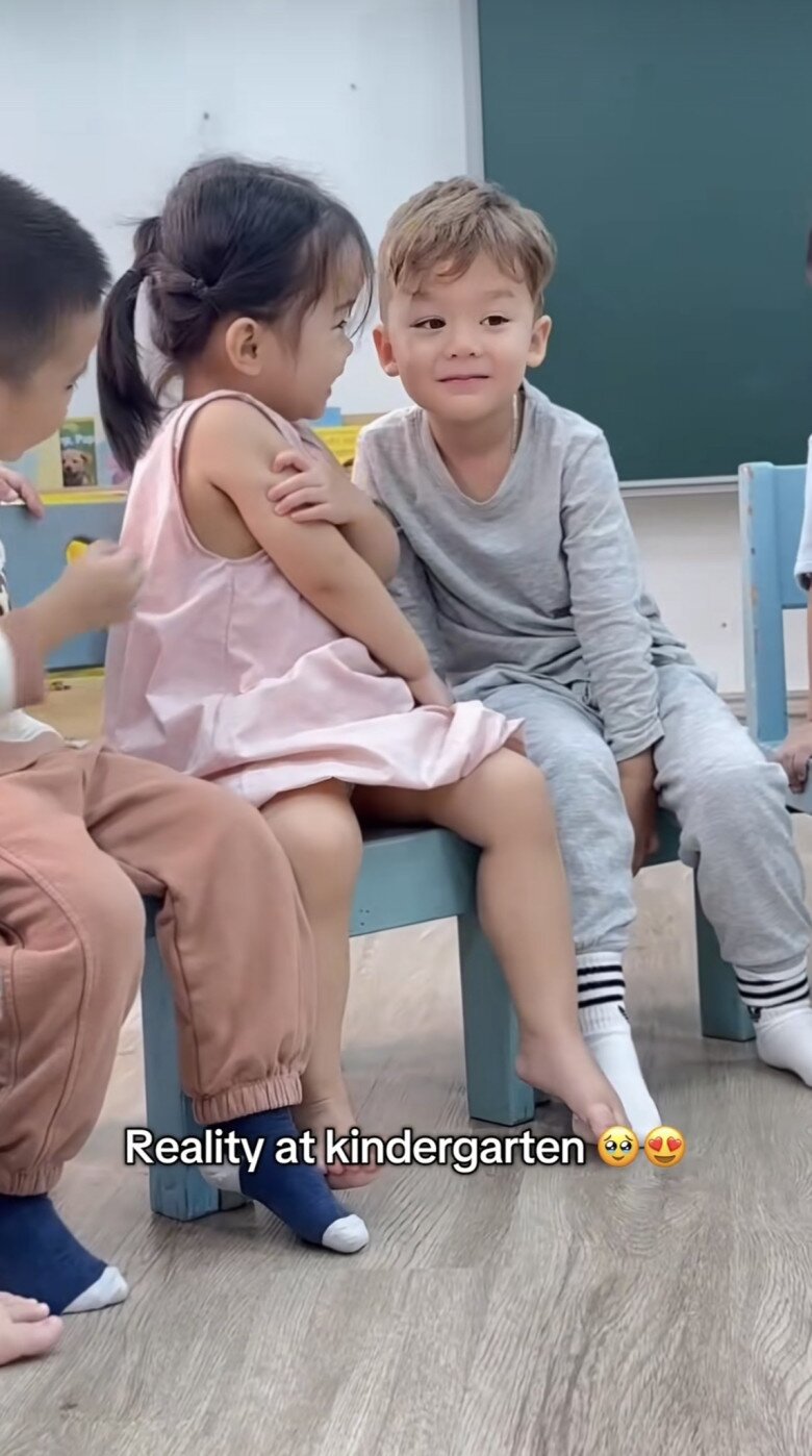 Con trai bố Dũng tán gái giỏi quá!