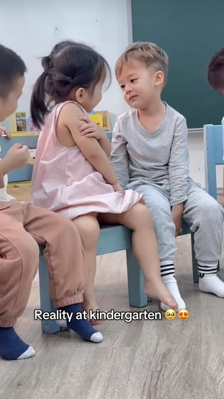 Cô giáo gửi video con trai amp;#34;tán gáiamp;#34; ở lớp, thủ môn Bùi Tiến Dũng tá hỏa amp;#34;Bảo sao dạo này thích tới lớp lắm!amp;#34; - 2