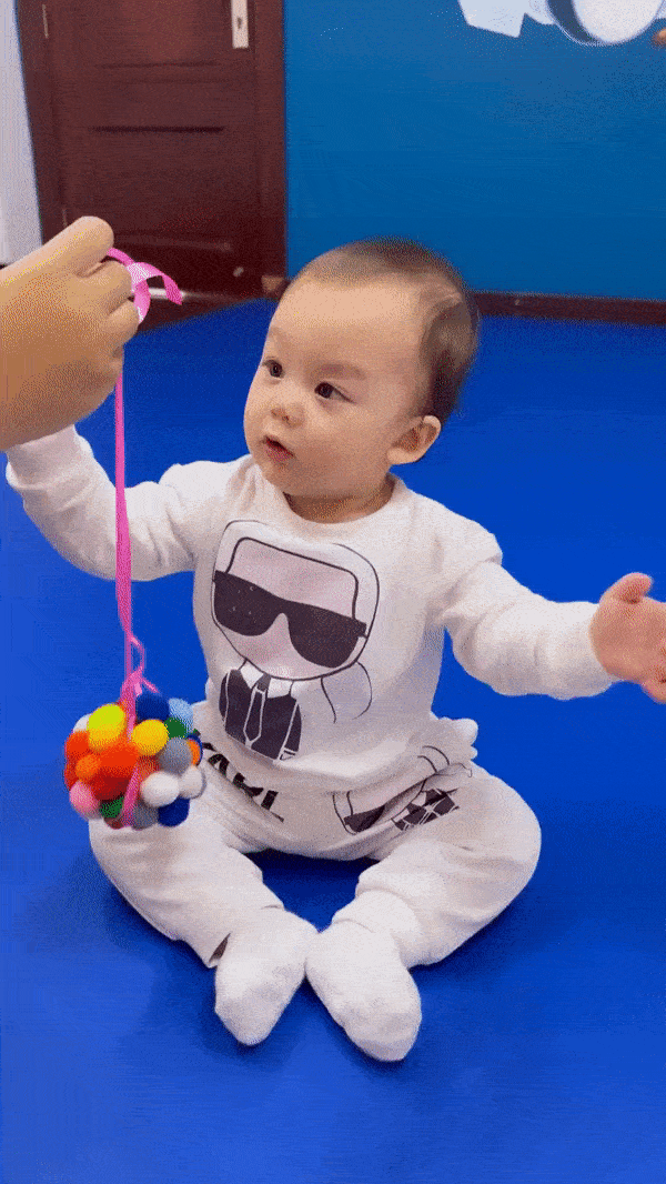 Bé Danil tiếp xúc với môi trường học tập từ rất sớm.