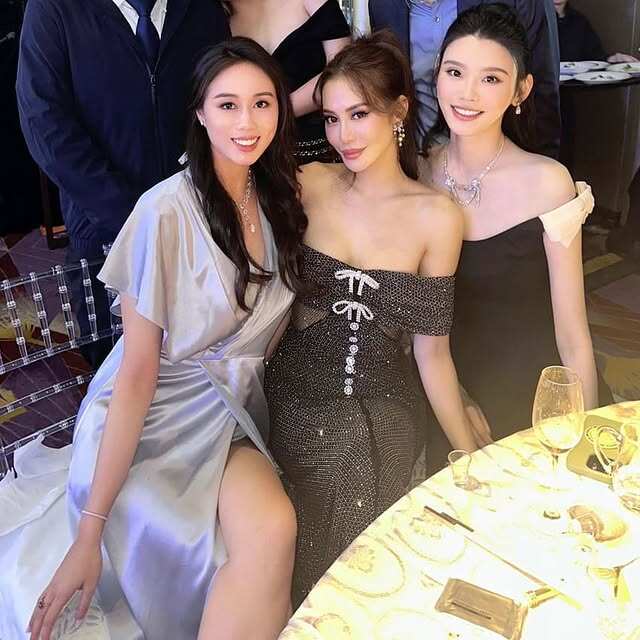 Rất ít khi mọi người thấy được hình ảnh Hà Siêu Hân tham gia tiệc tùng.