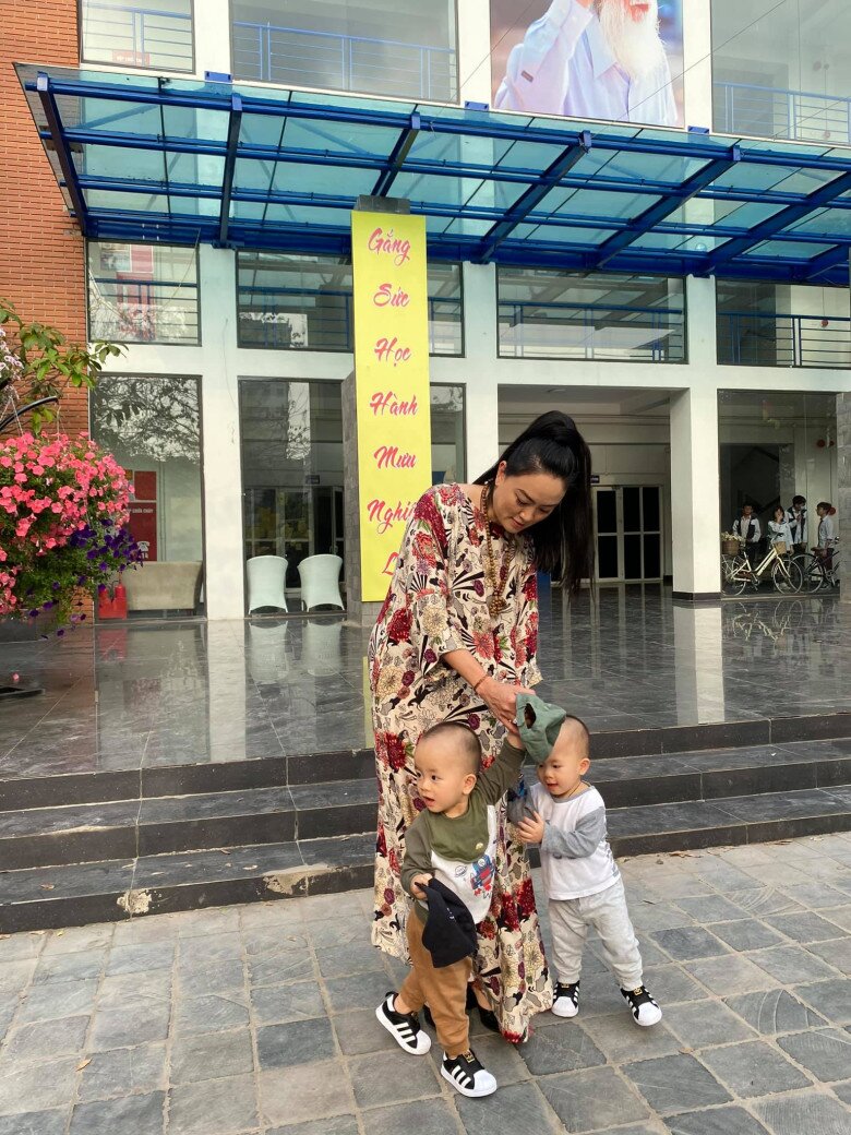 Cô hiệu phó Văn Thùy Dương 46 tuổi bị chồng mới cưới amp;#34;lừaamp;#34; sinh thêm con, giờ hạnh phúc nhìn hành động của con lớn với em bé - 6