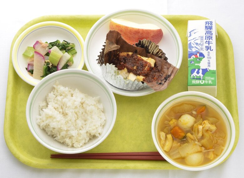 Một số phần cơm khác của học sinh Nhật Bản khiến ai cũng xuýt xoa vì vừa đẹp mắt vừa giàu dinh dưỡng.