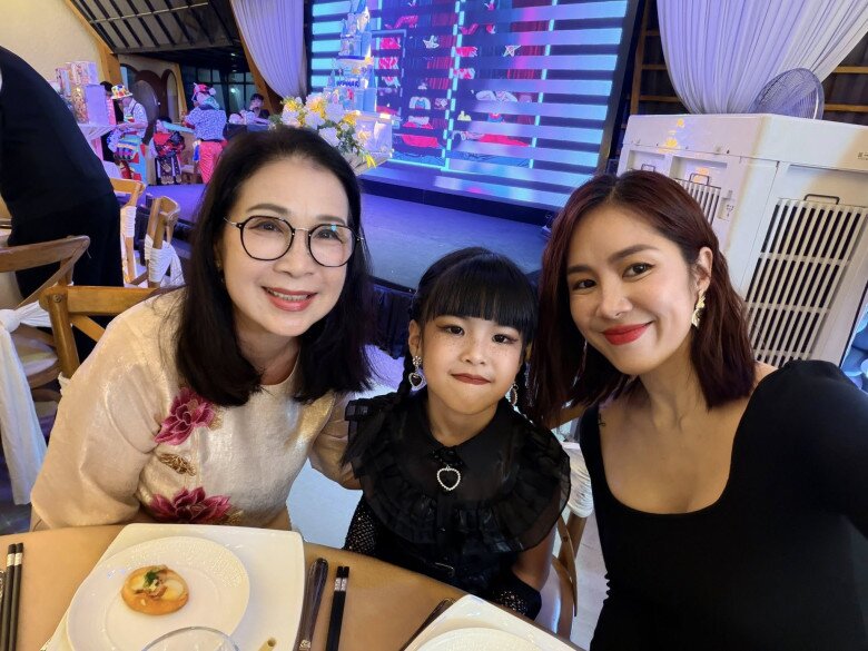 Con gái 6 tuổi của Lê Phương nổi bật ở tiệc sinh nhật khi hóa trang amp;#34;rùng rợnamp;#34;, chiều cao khủng - 6