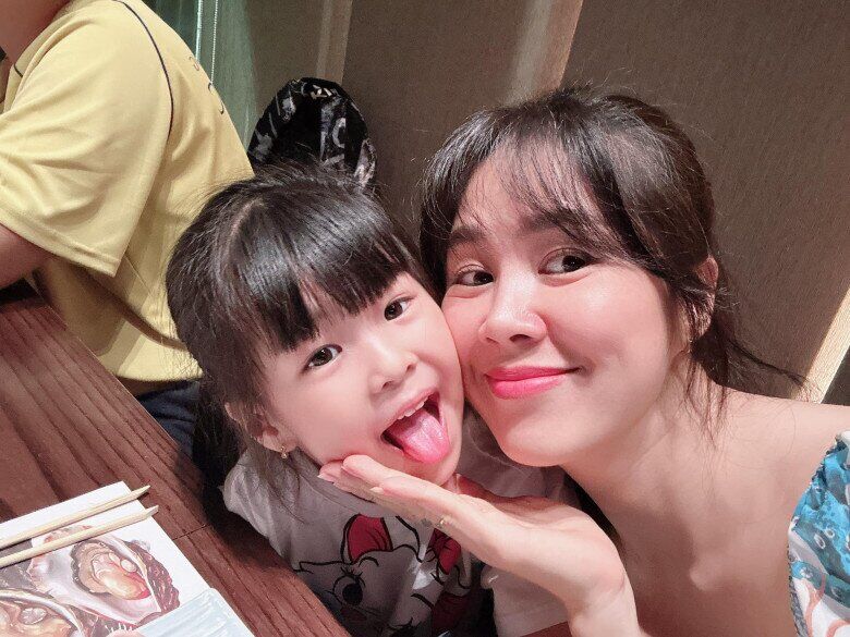 Con gái 6 tuổi của Lê Phương nổi bật ở tiệc sinh nhật khi hóa trang amp;#34;rùng rợnamp;#34;, chiều cao khủng - 8