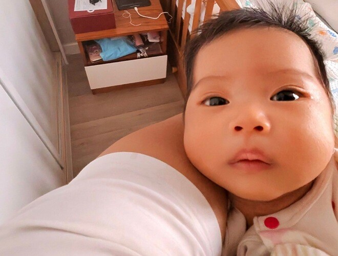 Bé Mộc Đan - con gái Hoa hậu HHen Niê hiện tại.