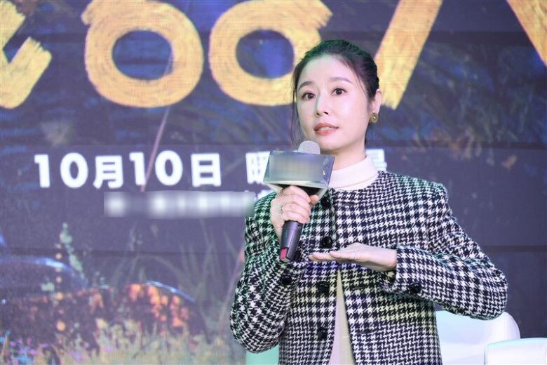 Con gái hỏi amp;#34;Sao mẹ phải đi làm còn bố ở nhà?amp;#34;, Lâm Tâm Như trả lời chuẩn văn mẫu, hoàn hảo không điểm chê - 1