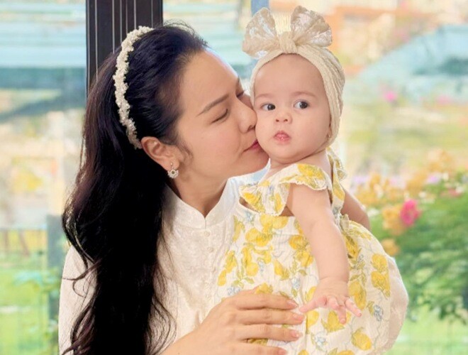 Video: Nét xinh xắn của bé Julia