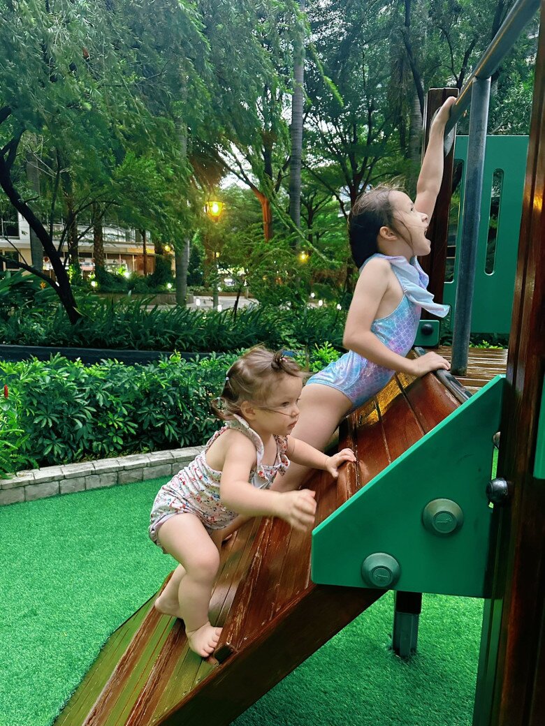 Hai con gái lai Tây của Lan Phương nhận được sự yêu mến của mọi người.