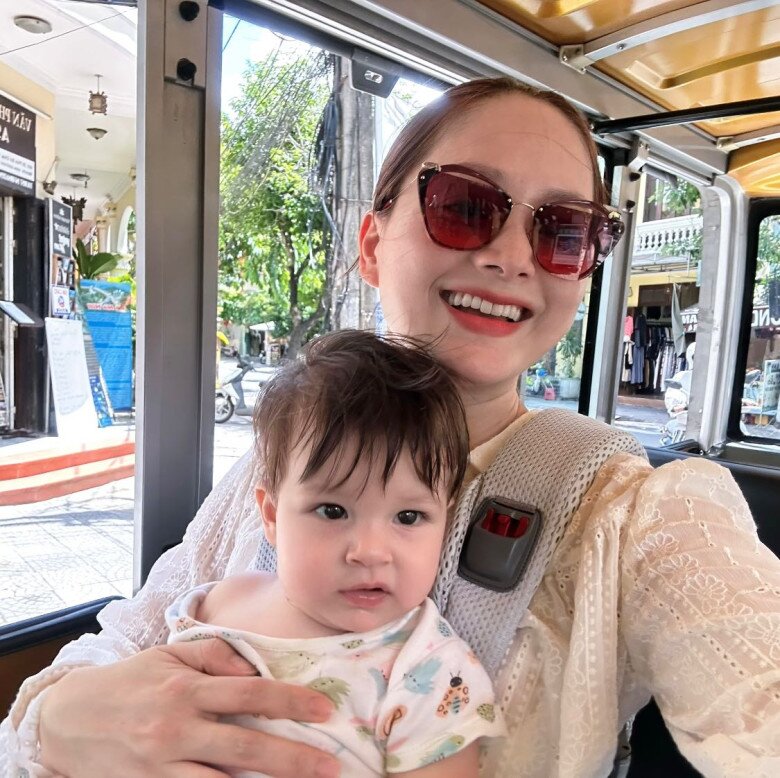 Hot mom 8X Lan Phương dành nhiều thời gian ở bên cạnh, chăm sóc và dạy dỗ các con đang tuổi lớn.