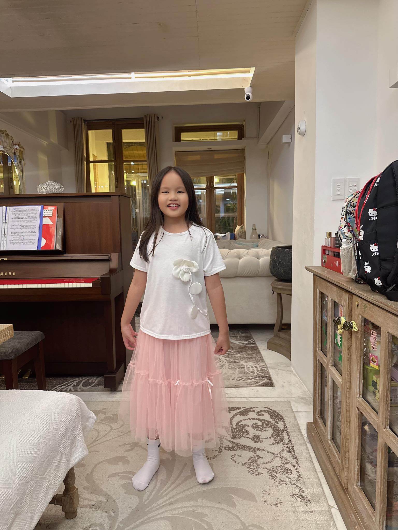 Ở tuổi 64, đã nghỉ hưu, Đức An có nhiều thời gian cho con. Anh xem đó là may mắn, bởi phần lớn cha mẹ đều bận rộn kiếm tiền, đôi khi khao khát được ngắm con vui chơi, chứng kiến từng khoảnh khắc trưởng thành. 