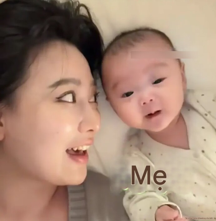 Dạy con 3 tháng tuổi gọi amp;#34;Mẹamp;#34;, người mẹ rơi nước mắt vì không ngờ bé lại nói được những từ này - 2