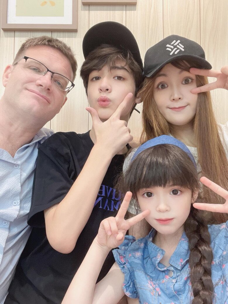 Để con 5 tuổi vào nhà vệ sinh công cộng một mình, mẹ run sợ khi nghe được cuộc trò chuyện của 2 người lạ - 5