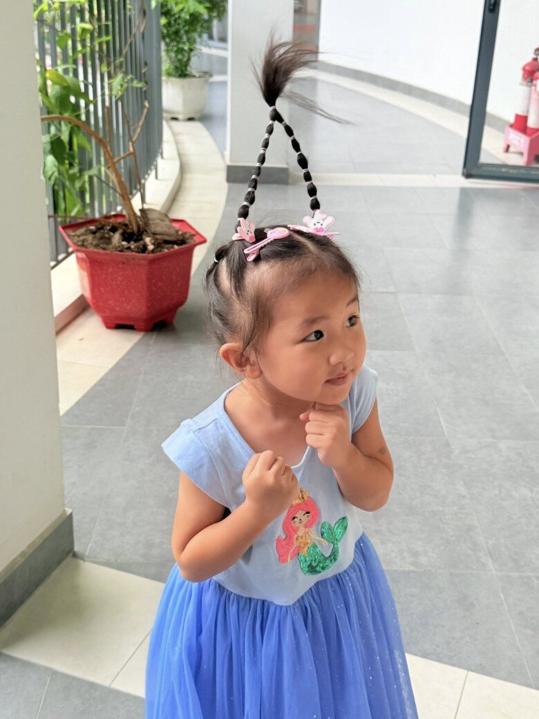 Rồi còn dựng đứng được lên nữa chứ.