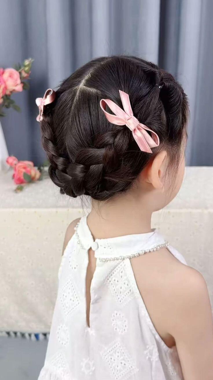 Kiểu tóc này phù hợp cho bé gái đi dự tiệc đám cưới, tiệc sinh nhật...