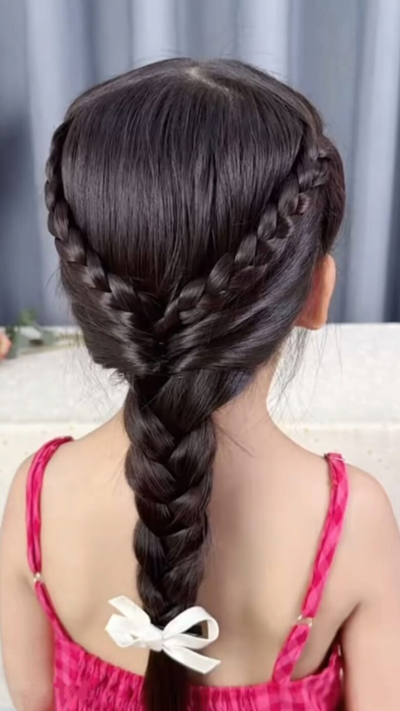 Một kiểu tóc chuẩn tiểu thư xinh đẹp.