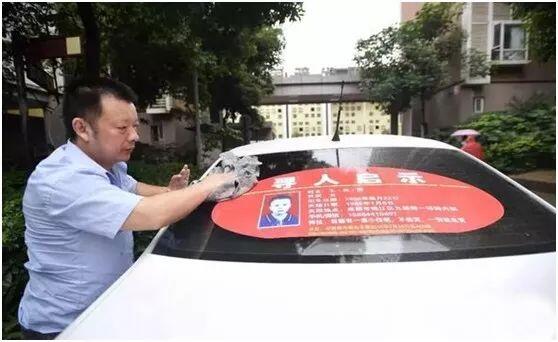 Đứng cách mẹ vài bước chân, bé gái suýt bị bắt cóc chỉ trong tích tắc, xem camera giám sát rùng mình vì thủ đoạn - 7