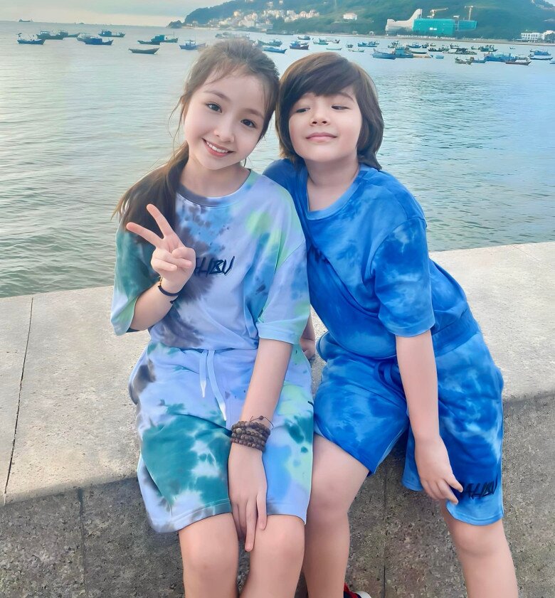 Mộc Trà ra dáng chị khi ở bên cạnh em trai.