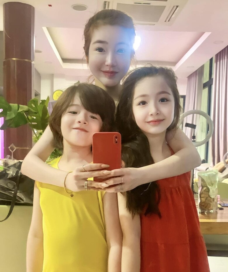 Cô bé dậy thì xinh đẹp như thiếu nữ.