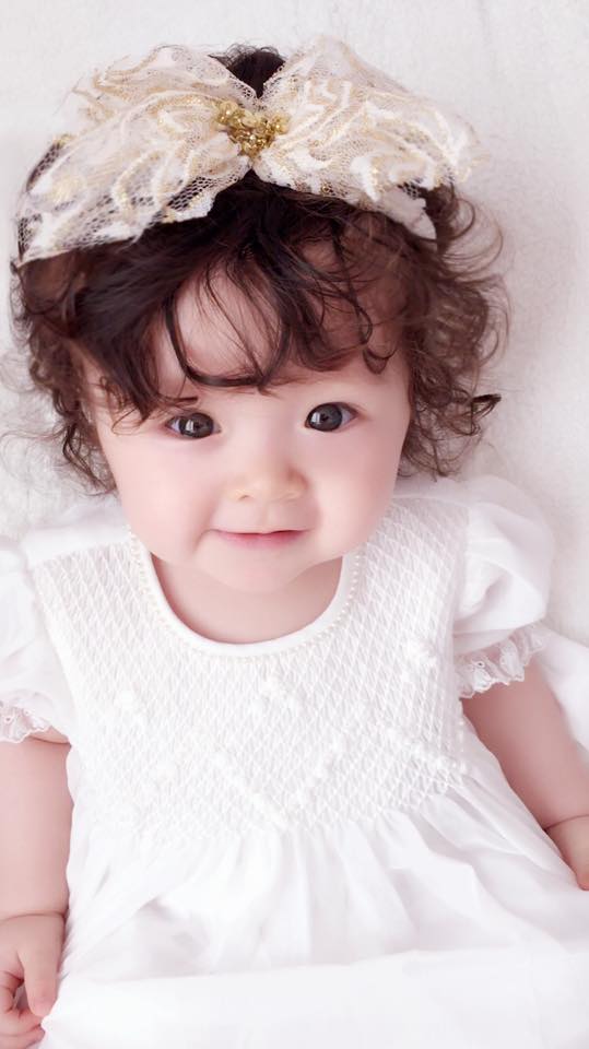 Đúng dịp Tết Dương lịch, bé gái Việt giành giải em bé đáng yêu nhất ở Anh vì quá xinh - 4