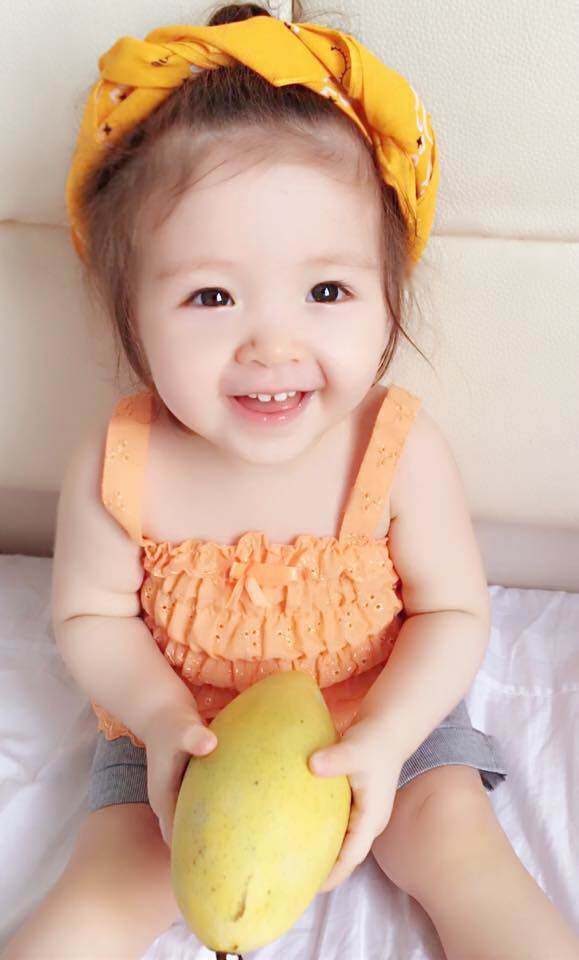 Đúng dịp Tết Dương lịch, bé gái Việt giành giải em bé đáng yêu nhất ở Anh vì quá xinh - 6