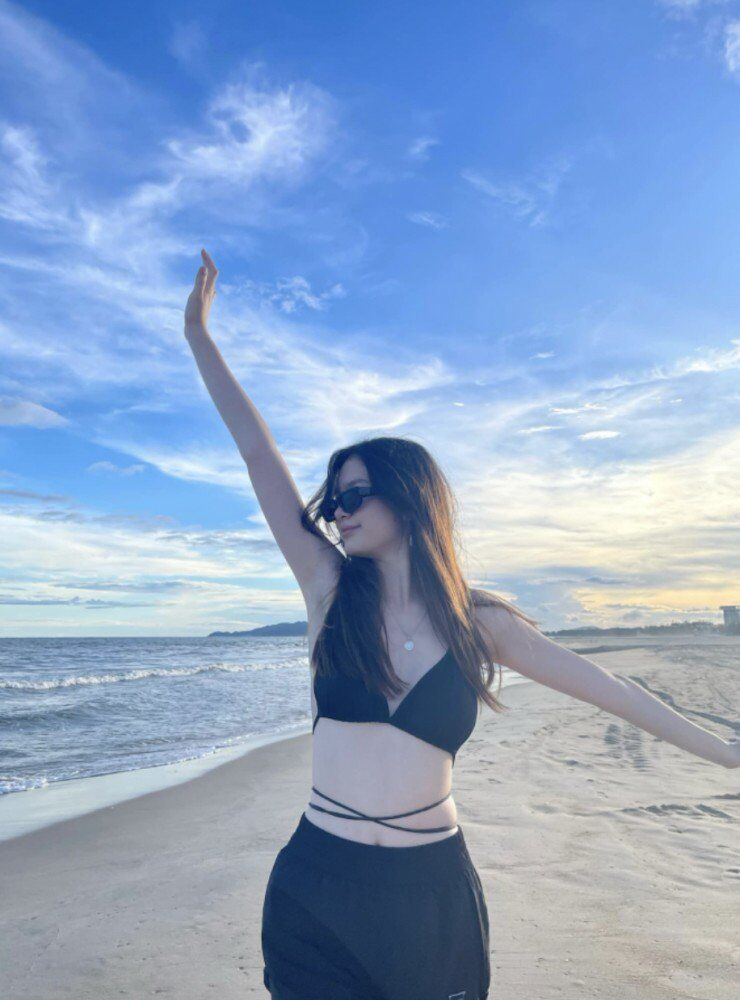 Em gái Đặng Văn Lâm tuổi dậy thì xinh đẹp, da trắng, cao 1m85, khiến dàn cầu thủ ĐTVN xin chụp ảnh cùng - 8