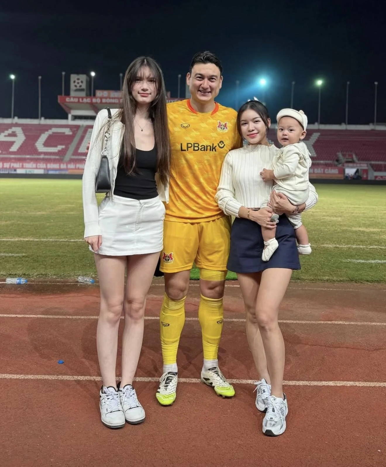 Đặng Thanh Giang không hề lép vế anh trai 1m88 về chiều cao.