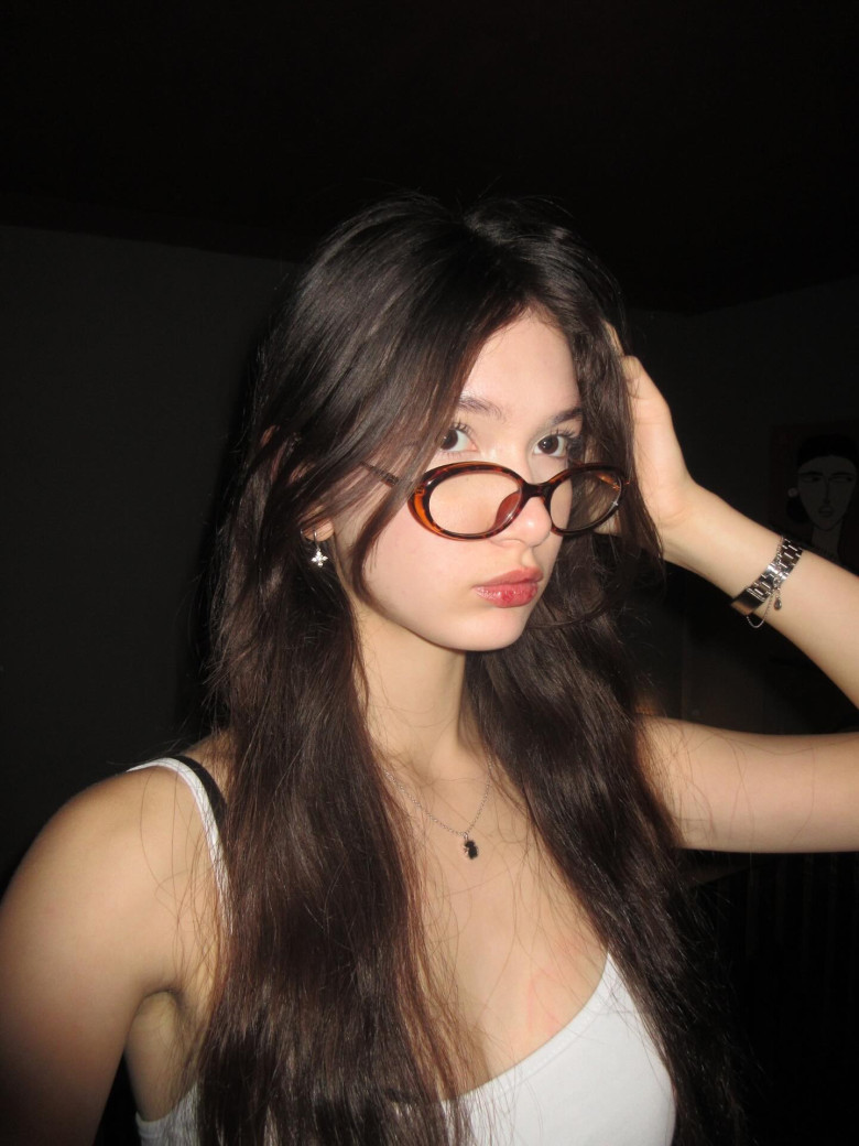  Đặng Thanh Giang được bố mẹ thoải mái cho lựa chọn phong cách sống hiện đại với ăn mặc thời trang ở lứa tuổi dậy thì, sử dụng mạng xã hội làm công cụ giải trí, thậm chí được trở về Việt Nam, học tập và sinh sống lâu dài.