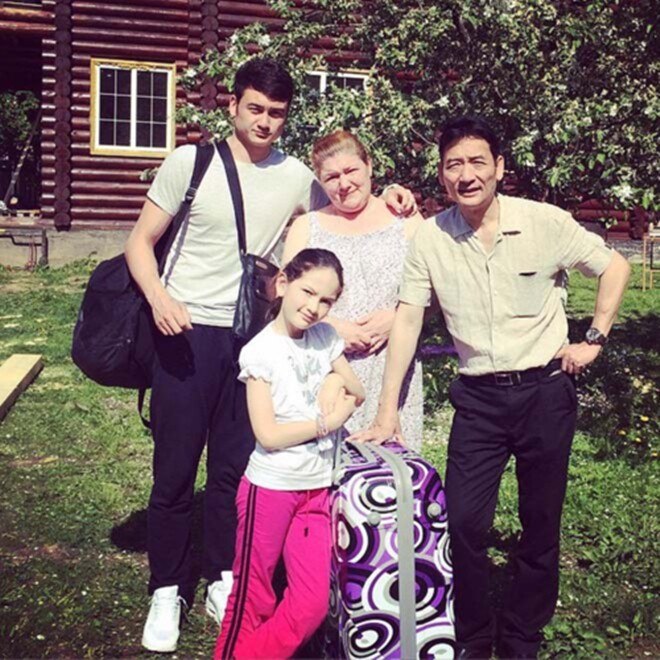 Em gái Đặng Văn Lâm tuổi dậy thì xinh đẹp, da trắng, cao 1m85, khiến dàn cầu thủ ĐTVN xin chụp ảnh cùng - 3