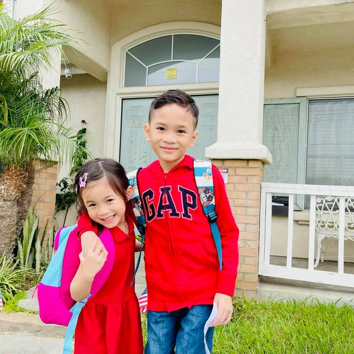 Minh Trí và em gái cùng mẹ khác cha.