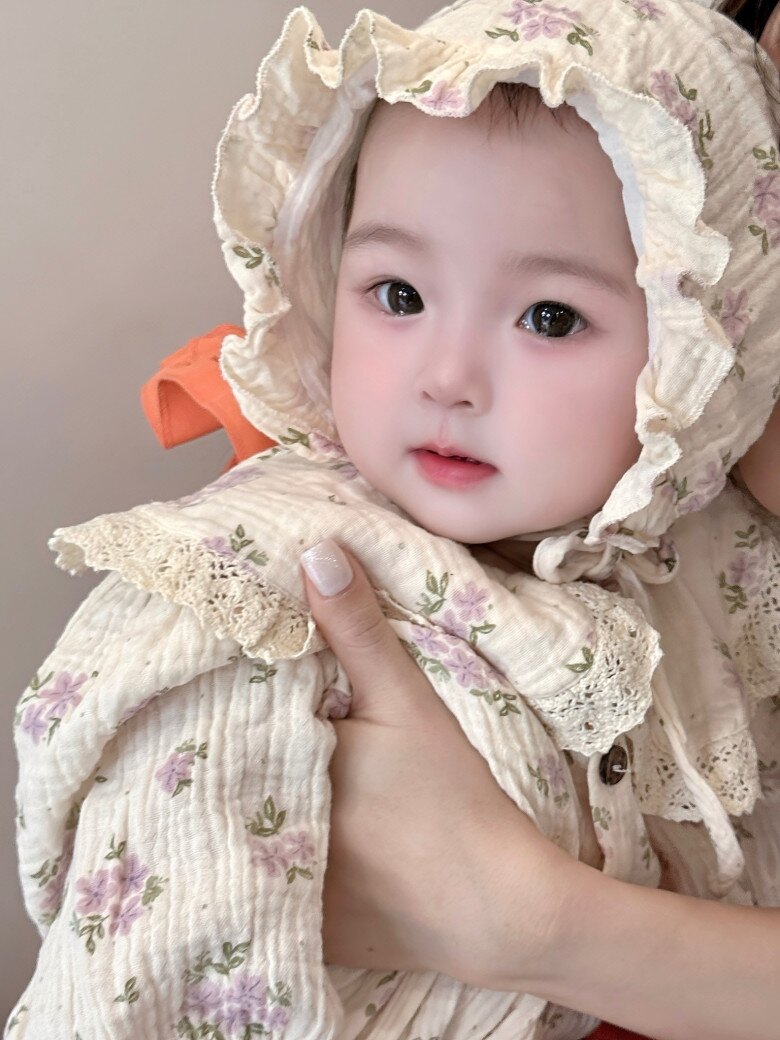 Con thứ 2 của Diễm Quỳnh là một bé gái, thừa hưởng nhiều nét xinh xắn của mẹ.