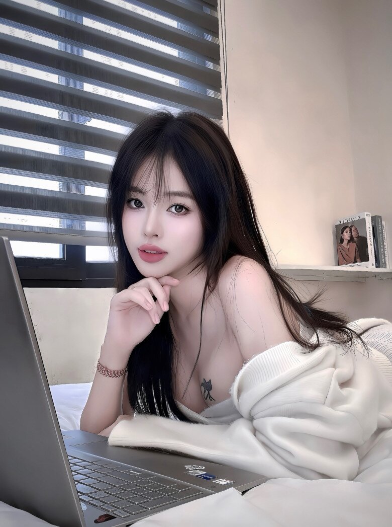 Vẻ đẹp quyến rũ của mẹ bỉm 2 con khiến ai nấy xuýt xoa.