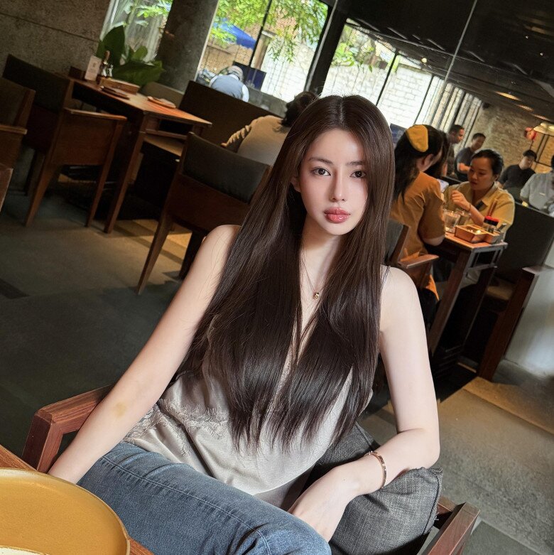 Sao nam V-biz 3 năm đèo con gái Á hậu từ quán bar về, giờ U52 được cùng con ăn 15 món phủ vàng, ái nữ xinh đẹp nổi bật - 7