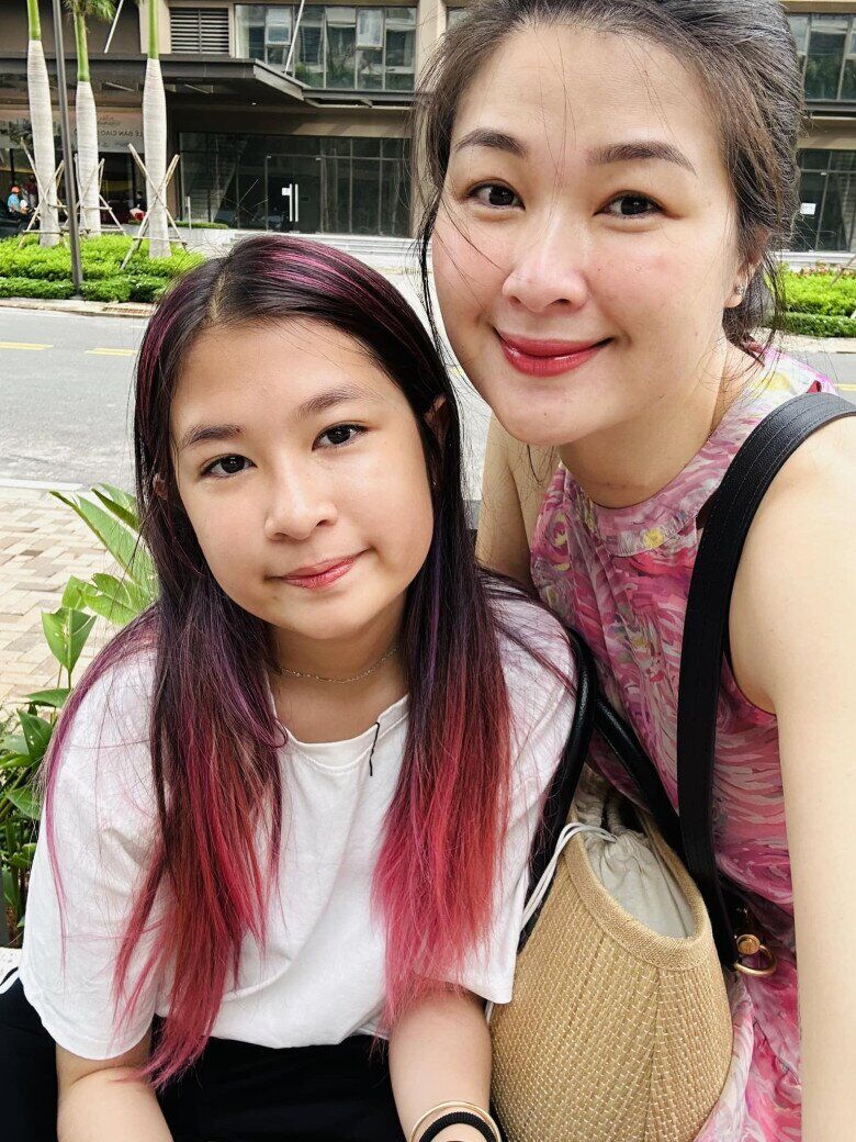 Cô bé có nhiều thay đổi về ngoại hình và tính cách khi ở lứa tuổi dậy thì nên khiến ông bố cảm thấy gặp nhiều khó khăn để gần gũi.