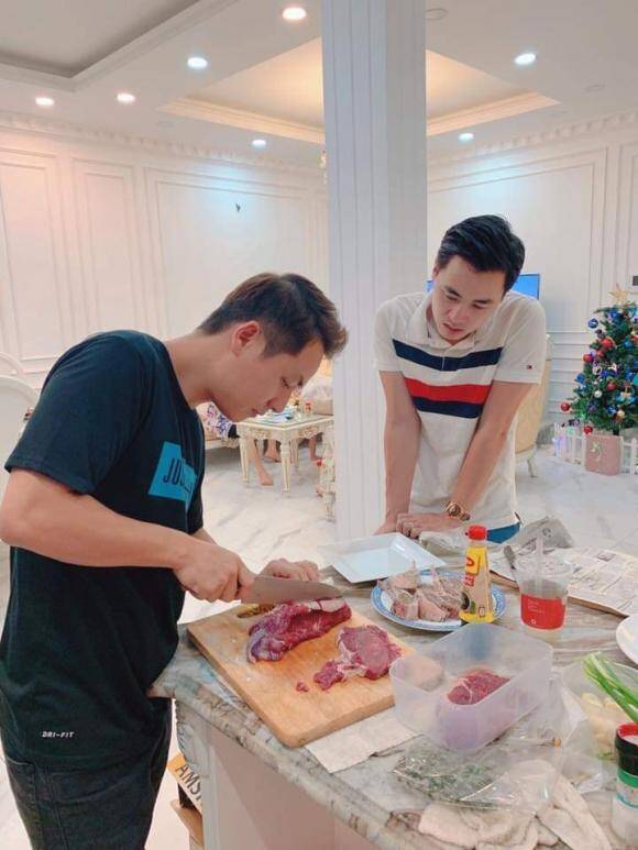 Làm mẹ 3 con, nữ đại gia TP.HCM ngày nào cũng ngủ 4 tiếng, 6 giờ dậy nấu ăn, làm đến đêm không hết việc - 9