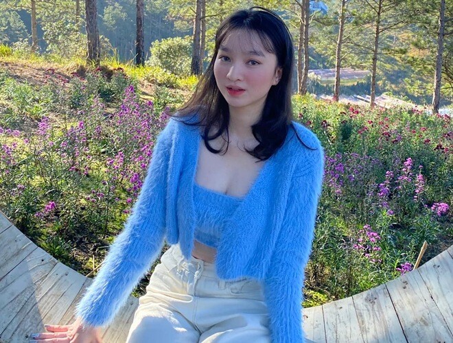 Bích Ngọc sinh con gái đầu lòng năm 21 tuổi, hiện tại ngóc tỳ được 1 tuổi rưỡi.