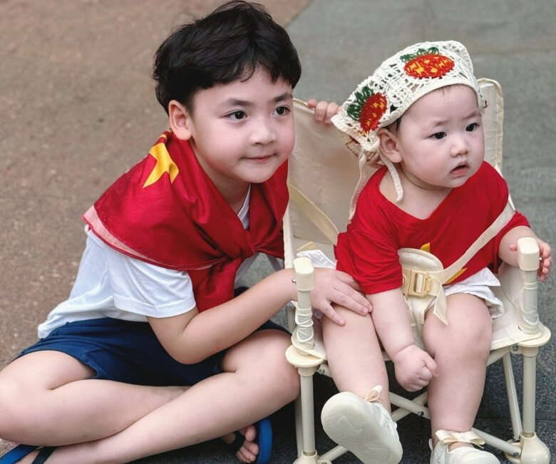 2 con Dương Tú Anh đều là hot kids được yêu mến trên mạng xã hội.