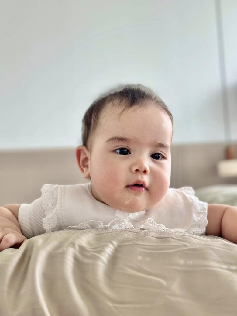 Nhiều người cho rằng Rosa là nhóc tỳ lai Tây.