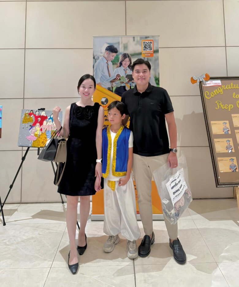 Hai vợ chồng Ly Kute luôn đồng hành cùng con trai trong mọi hoạt động.