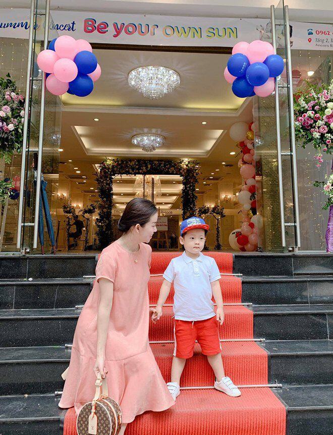 Trước đó, Ly Kute đầu tư vào giáo dục cho bé Khoai Tây từ bậc mẫu giáo.