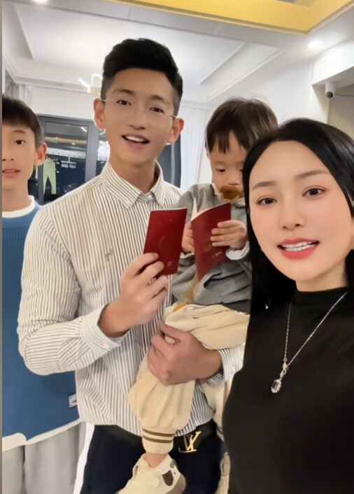 Chính Húc rất yêu thương các con riêng của Anna.