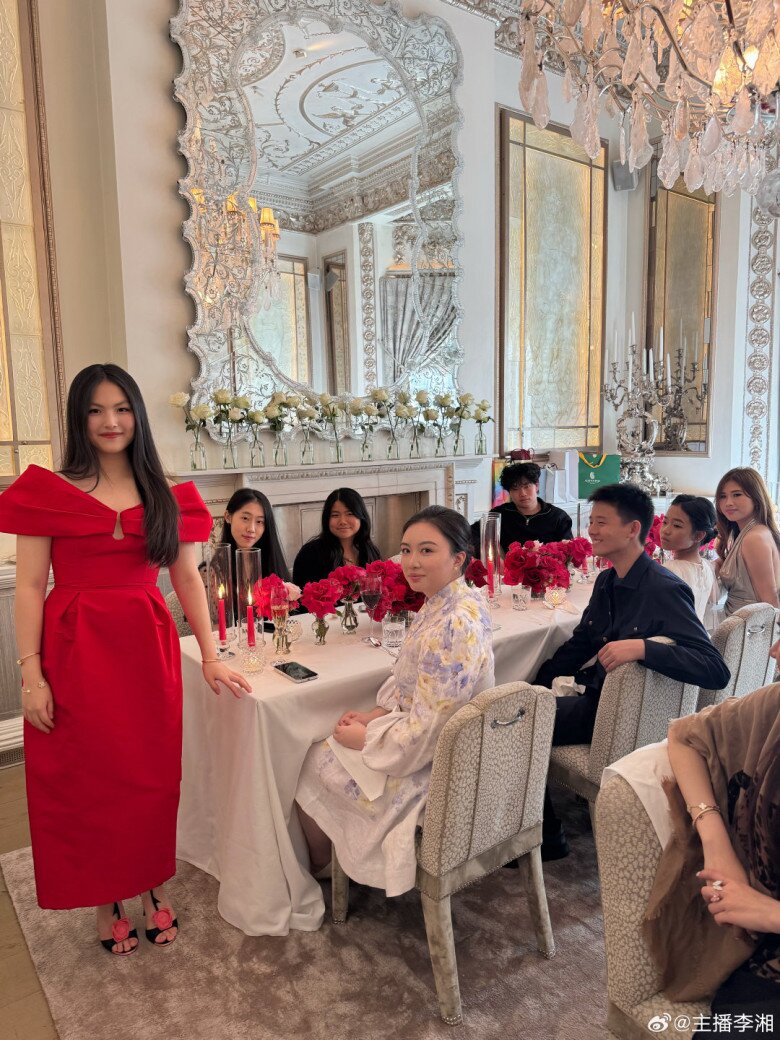 amp;#34;Mẹ đơn thân có 70 căn nhàamp;#34; làm tiệc cho con gái 16 tuổi, đứa trẻ mặc đồ hiệu, đi Maybach 22 tỷ, vào bên trong nhà thì câm nín - 7