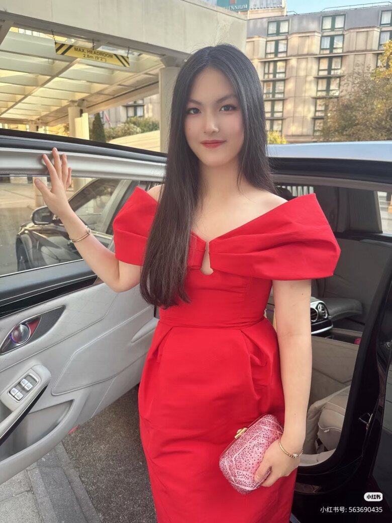 amp;#34;Mẹ đơn thân có 70 căn nhàamp;#34; làm tiệc cho con gái 16 tuổi, đứa trẻ mặc đồ hiệu, đi Maybach 22 tỷ, vào bên trong nhà thì câm nín - 10