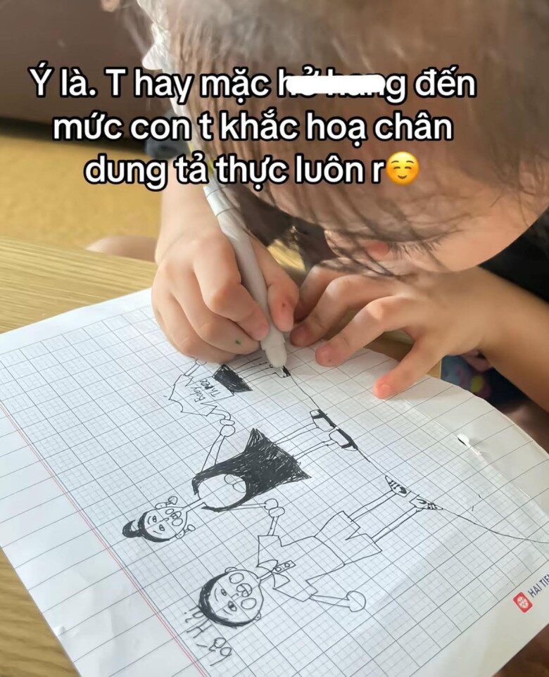 Lúc con gái vẽ là đã thấy có gì đó lạ.