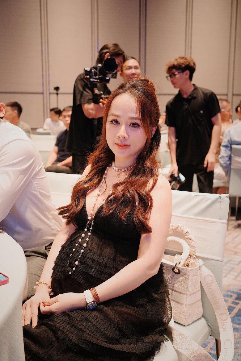 Cô chuẩn bị chào đón em bé thứ 6 trong thời gian tới nên mong muốn tìm một bảo mẫu hỗ trợ.