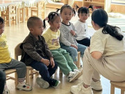 Yêu con - Cô giáo ngày nào cũng đặt một món đồ trong balo bé 3 tuổi, mẹ tức giận đòi chuyển trường