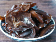 Loại nấm nhìn xấu xí giá lại cực rẻ, chỉ 3 nghìn đồng/lạng nhưng giúp cung cấp sắt cho trẻ nhiều gấp 70 lần thịt bò