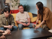 Yêu con - Bố mẹ chồng lương hưu 10 triệu/tháng cho con trai đất xây nhà nhưng không cho đứng tên, con dâu làm một việc không ngờ