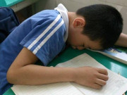 Yêu con - Cô giáo gửi ảnh con ngủ gật trong giờ học, bố nói một câu trong nhóm chat lớp khiến cô ngại ngùng